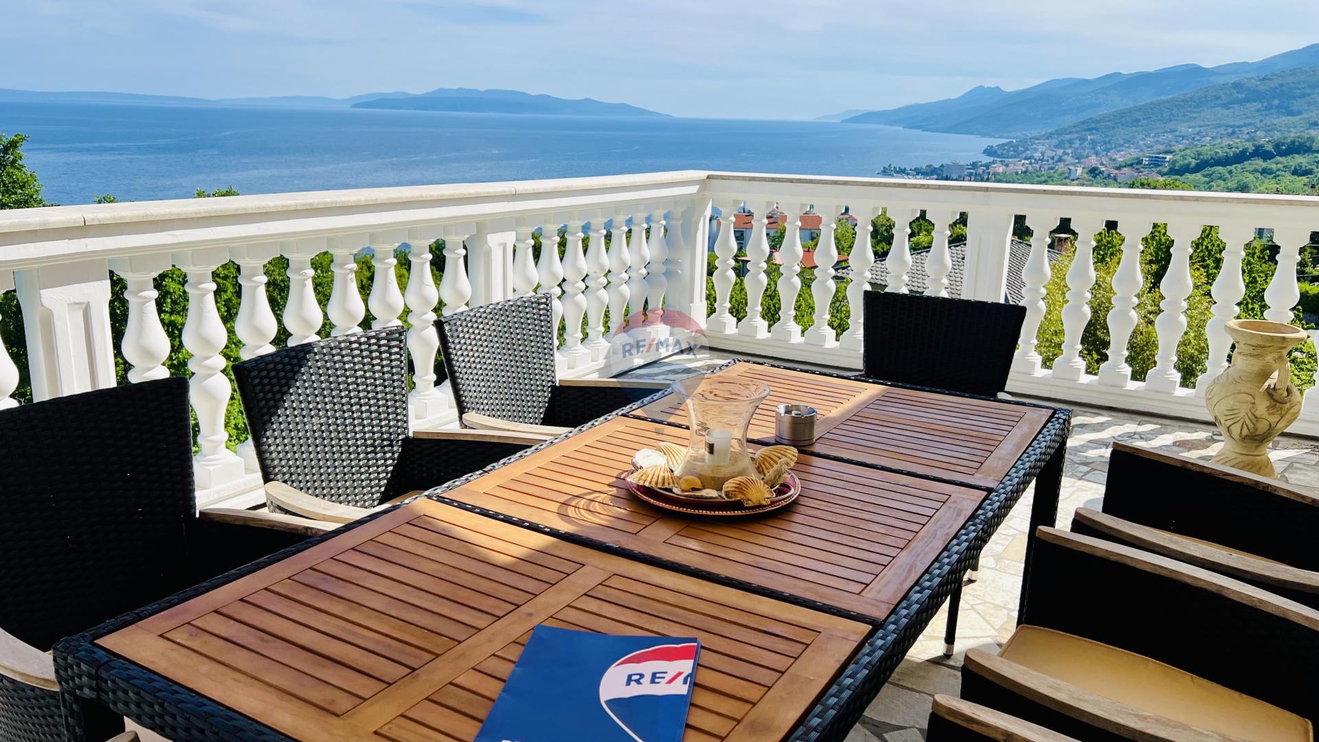 OPATIJA - Stambeno poslovna zgrada