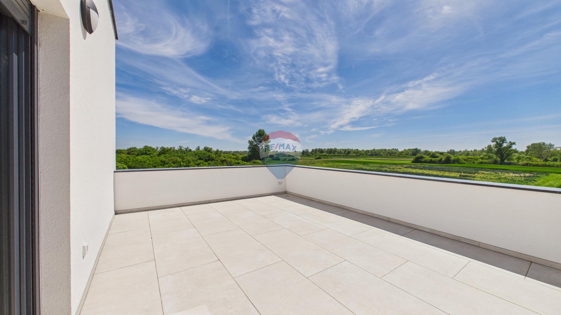 Zagreb, Resnik-novogradnja, trosoban stan 68 m2 i parkirno mjesto