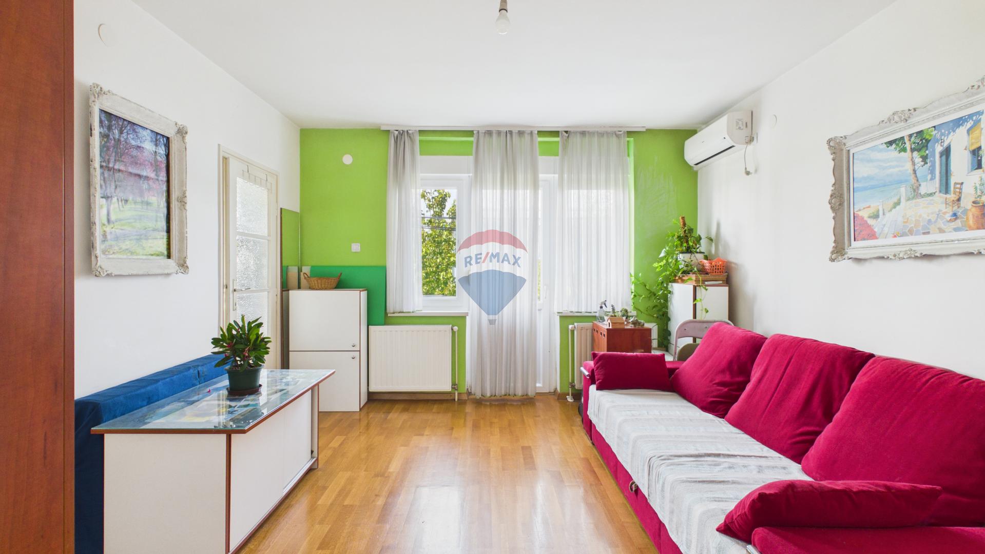 Zagreb, Tre&scaron;njevka-dvosoban stan 49m2 s balkonom, lift