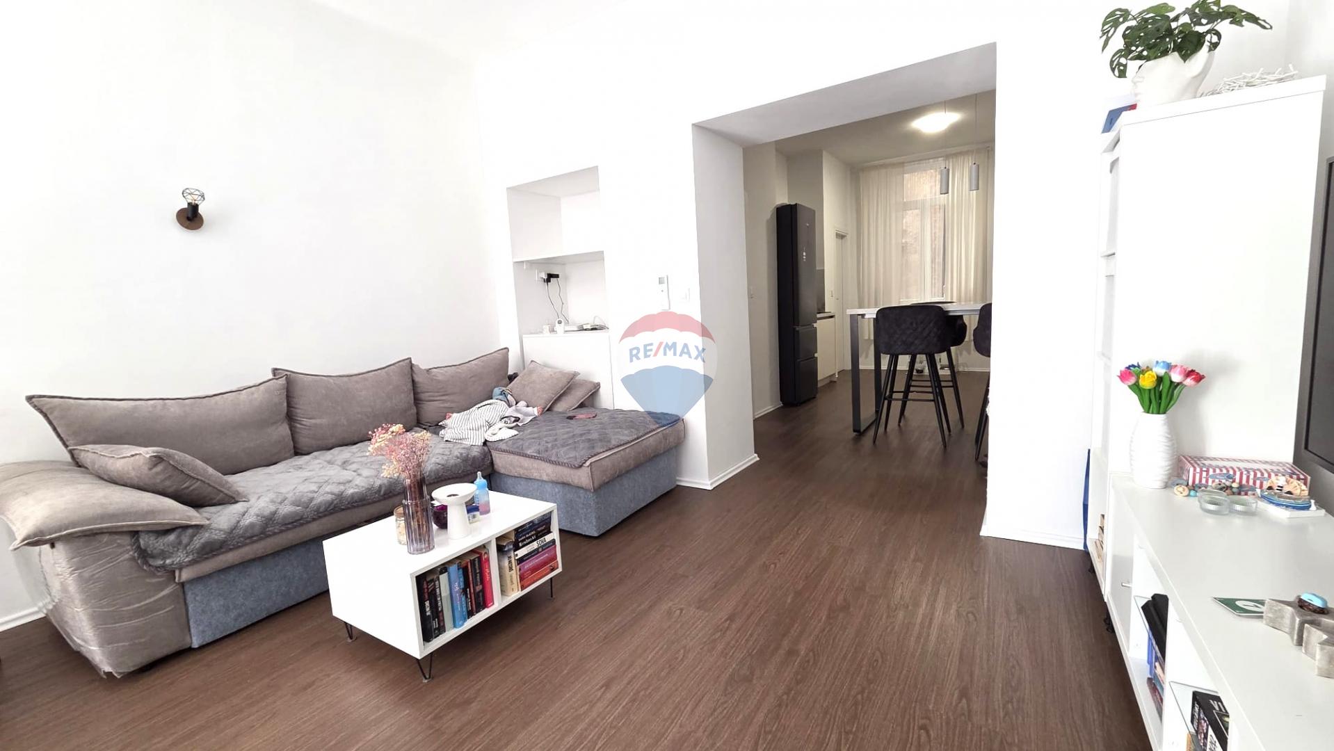 Rijeka, Centar, Luksuzno adaptiran stan, 65m2