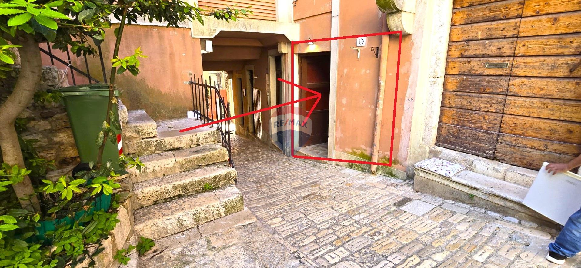 Rovinj, ulični poslovni prostor u ulici Casale