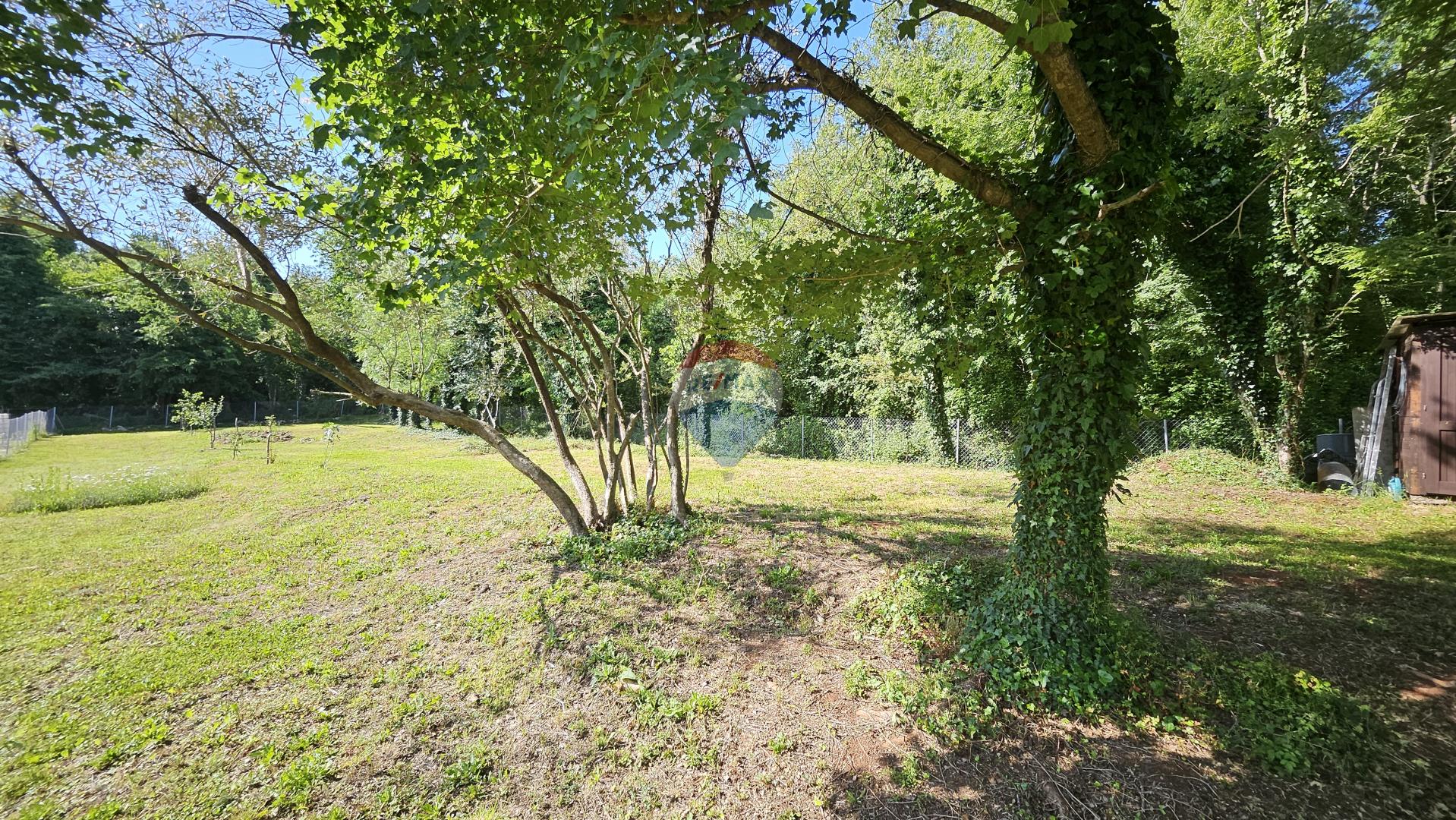 Istra, Umag okolica- vikend parcela s dodatnim sadržajima