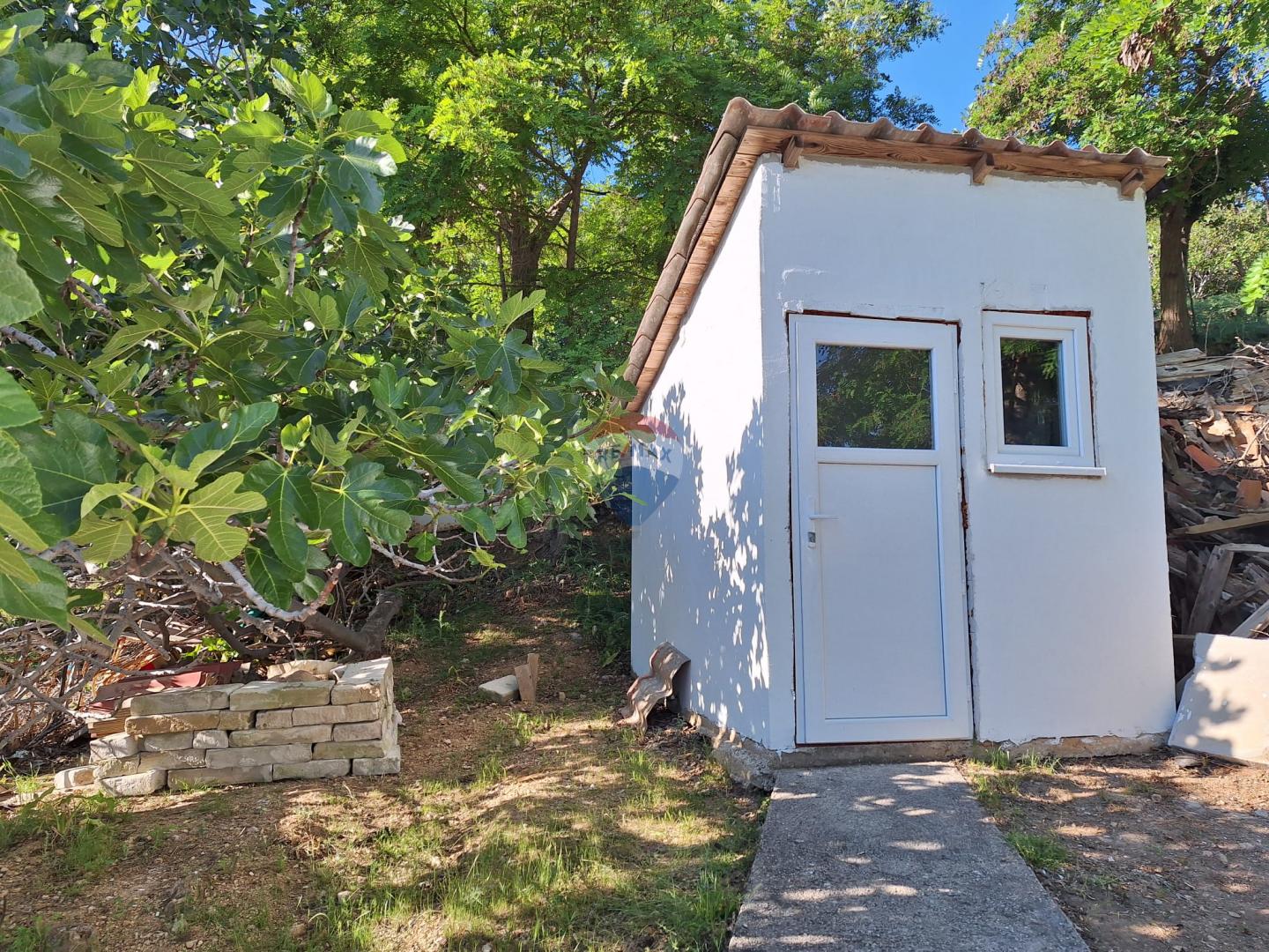Non-structural plot Ba&scaron;ka, 206m2