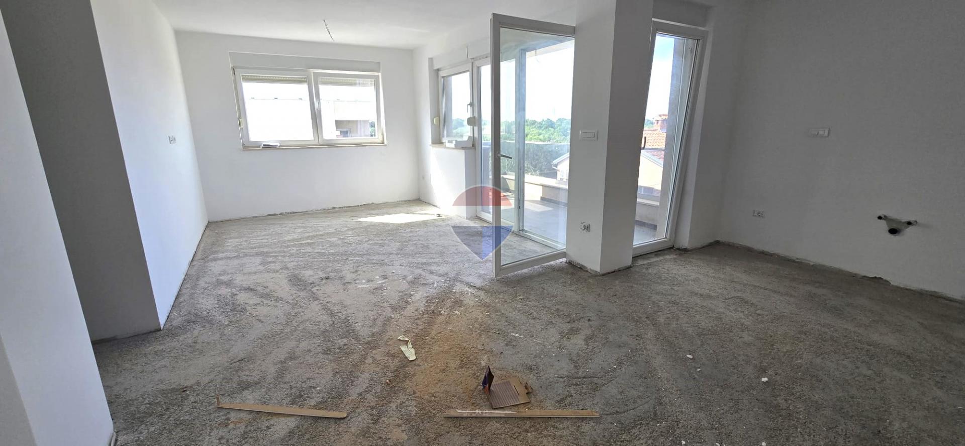 Rovinj, stan u novogradnji 77 m2 + vlastita krovna terasa 77 m2 + parking mjesto