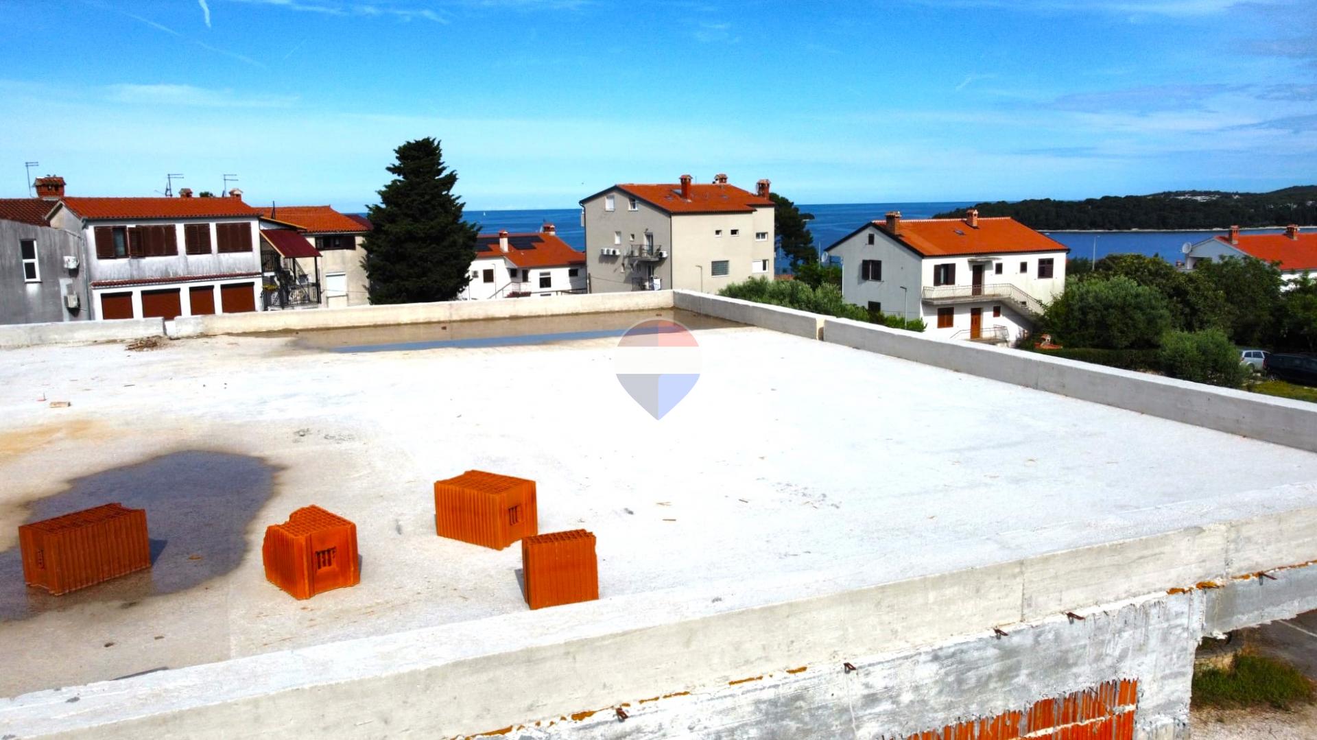 Rovinj- novogradnja na pje&scaron;ačkoj udaljenosti do centra-2.kat 103m2+krovna terasa 30m2