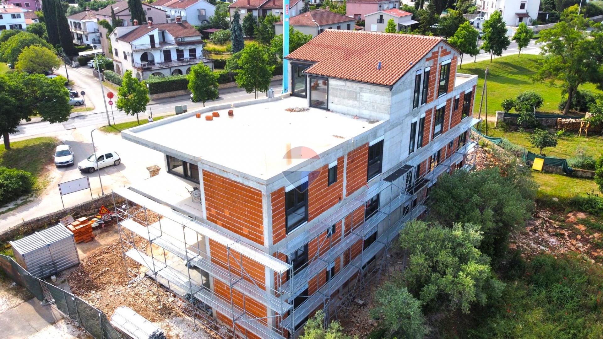 Rovinj- novogradnja na pje&scaron;ačkoj udaljenosti do centra-1.kat,74m2