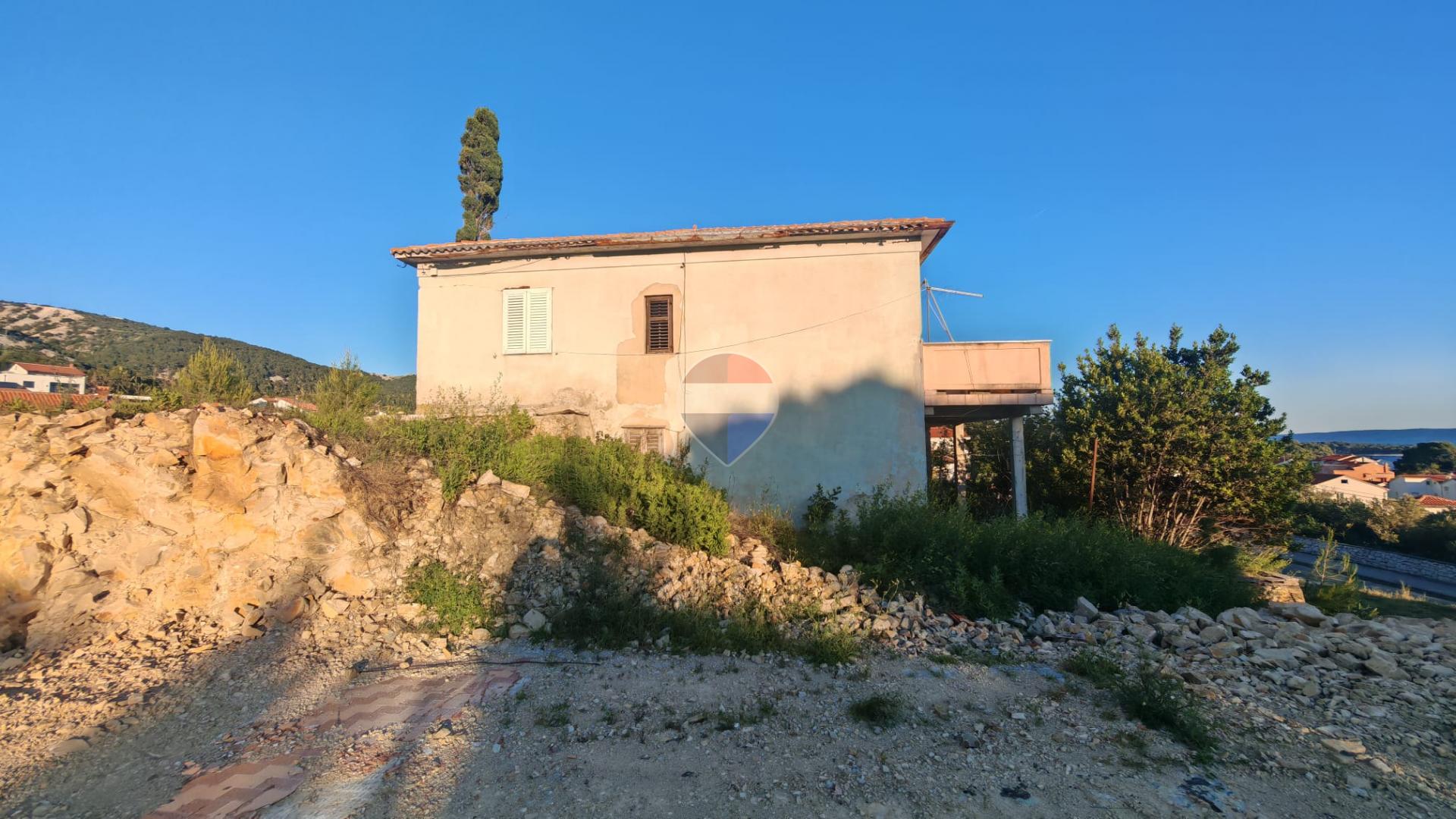 Rab, Banjol &ndash; House for Renovation with Sea View and Great Investment Potential
