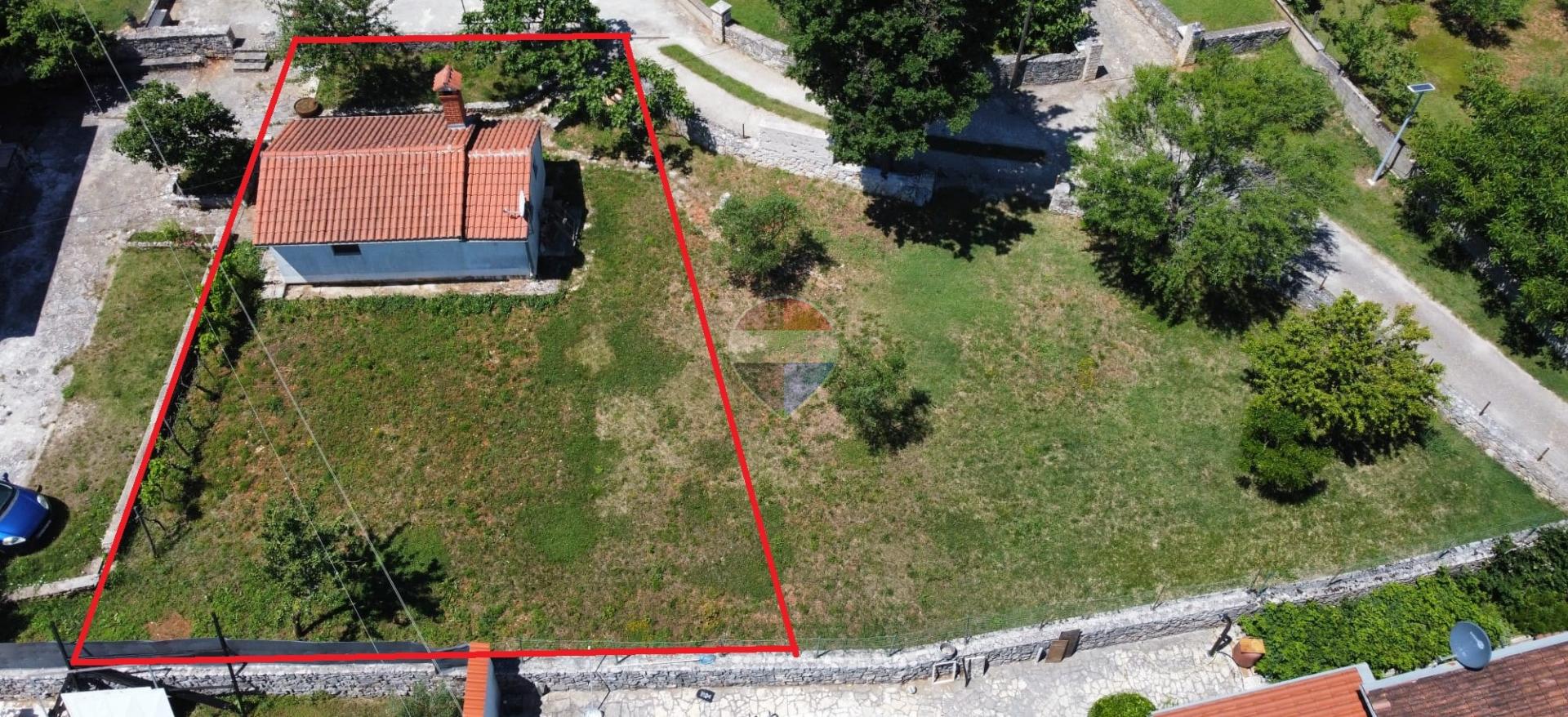Rovinj, 9km, samostojeća kućica na 370 m2 građevinskog zemlji&scaron;ta