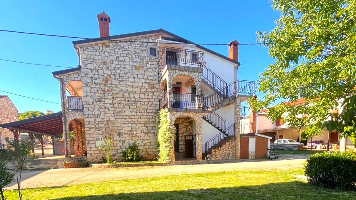 Istra,Brtonigla-Imanje s kućom 330 m&sup2; i 7.800 m&sup2; zemlji&scaron;ta