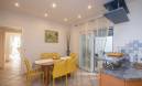 OPATIJA- 1. kat, 2 balkona, terasa, pogled na more, parking, 150 m od mora