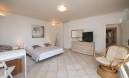 OPATIJA- 1. kat, 2 balkona, terasa, pogled na more, parking, 150 m od mora