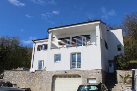 OPATIJA - VEPRINAC - NOVOGRADNJA S POGLEDOM + ZAPOČETA GRADNJA + 6300 m2 ZEMLJIŠTA