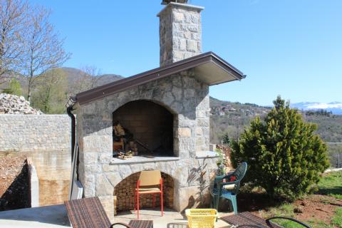 OPATIJA - VEPRINAC - NOVOGRADNJA S POGLEDOM + ZAPOČETA GRADNJA + 6300 m2 ZEMLJIŠTA