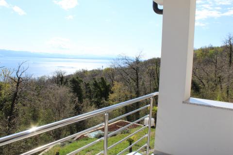 OPATIJA - VEPRINAC - NOVOGRADNJA S POGLEDOM + ZAPOČETA GRADNJA + 6300 m2 ZEMLJIŠTA