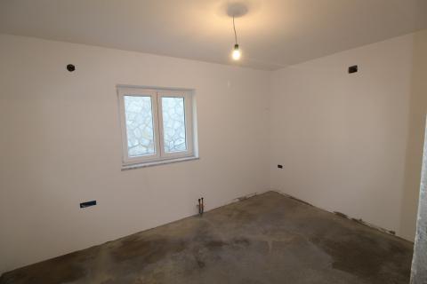 OPATIJA - VEPRINAC - NOVOGRADNJA S POGLEDOM + ZAPOČETA GRADNJA + 6300 m2 ZEMLJIŠTA