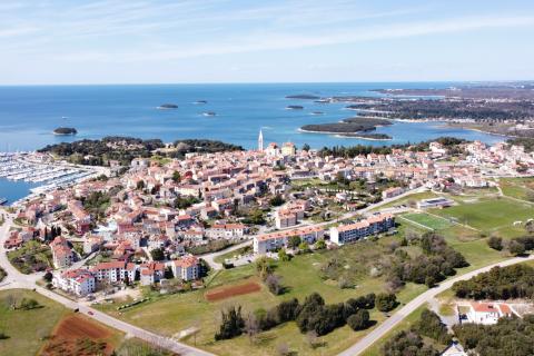 Земельный участок строительного назначения Vrsar, 8.740m2