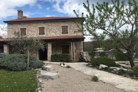 Krk,Kras,autohtona kamena vila iz 1897 god, s bazenom +4200 m2 građevinskog zemljišta