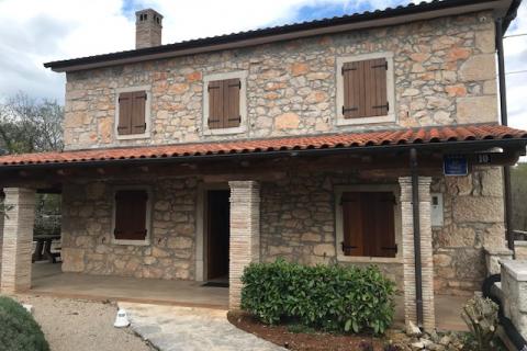 Krk,Kras,autohtona kamena vila iz 1897 god, s bazenom +4200 m2 građevinskog zemljišta