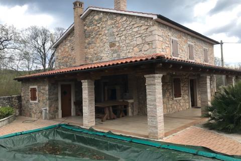 Krk,Kras,autohtona kamena vila iz 1897 god, s bazenom +4200 m2 građevinskog zemljišta