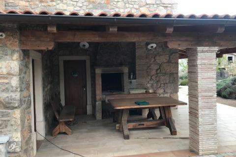 Krk,Kras,autohtona kamena vila iz 1897 god, s bazenom +4200 m2 građevinskog zemljišta