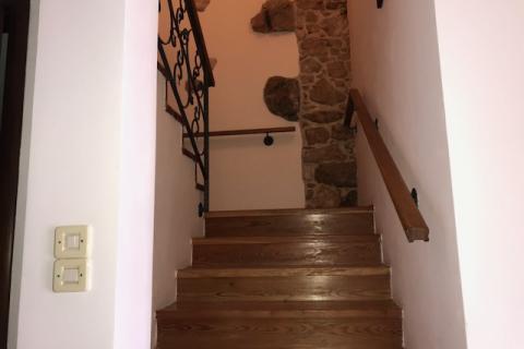 Krk,Kras,autohtona kamena vila iz 1897 god, s bazenom +4200 m2 građevinskog zemljišta