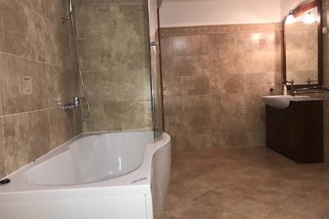 Krk,Kras,autohtona kamena vila iz 1897 god, s bazenom +4200 m2 građevinskog zemljišta