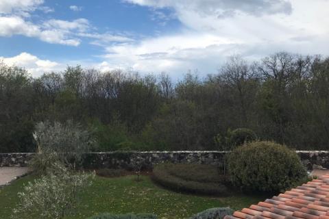 Krk,Kras,autohtona kamena vila iz 1897 god, s bazenom +4200 m2 građevinskog zemljišta