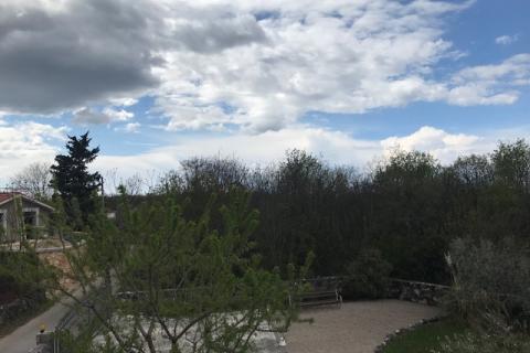 Krk,Kras,autohtona kamena vila iz 1897 god, s bazenom +4200 m2 građevinskog zemljišta