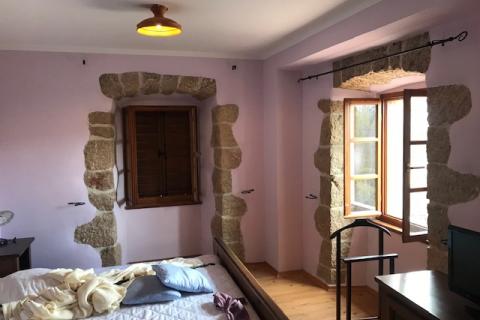 Krk,Kras,autohtona kamena vila iz 1897 god, s bazenom +4200 m2 građevinskog zemljišta