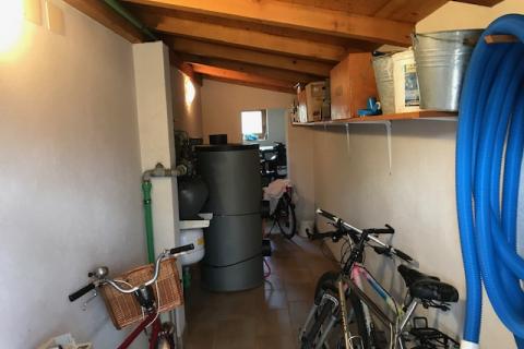 Krk,Kras,autohtona kamena vila iz 1897 god, s bazenom +4200 m2 građevinskog zemljišta