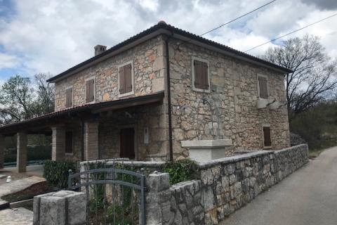 Krk,Kras,autohtona kamena vila iz 1897 god, s bazenom +4200 m2 građevinskog zemljišta