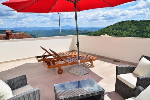 Istra, Oprtalj, autohtona istarska kuća s lijepim pogledom