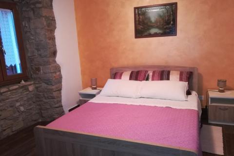 Istra, Oprtalj, autohtona istarska kuća s lijepim pogledom