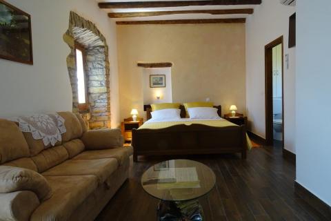 Istra, Oprtalj, autohtona istarska kuća s lijepim pogledom