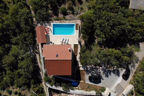 RIJEKA,ŠMRIKA- NOVOGRADNJA, Kuća 140 m2 sa bazenom i otvorenim pogledom na more