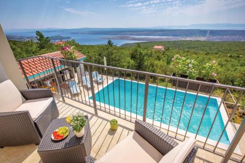 RIJEKA,ŠMRIKA- NOVOGRADNJA, Kuća 140 m2 sa bazenom i otvorenim pogledom na more