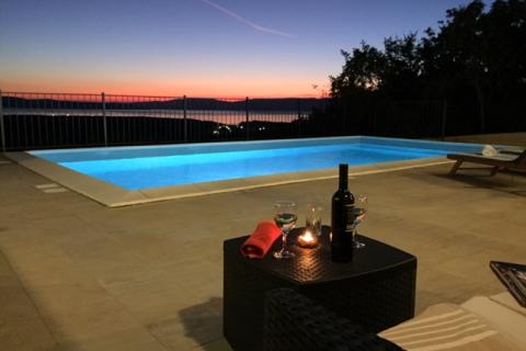 RIJEKA,ŠMRIKA- NOVOGRADNJA, Kuća 140 m2 sa bazenom i otvorenim pogledom na more