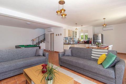 RIJEKA,ŠMRIKA- NOVOGRADNJA, Kuća 140 m2 sa bazenom i otvorenim pogledom na more