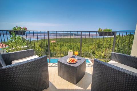 RIJEKA,ŠMRIKA- NOVOGRADNJA, Kuća 140 m2 sa bazenom i otvorenim pogledom na more