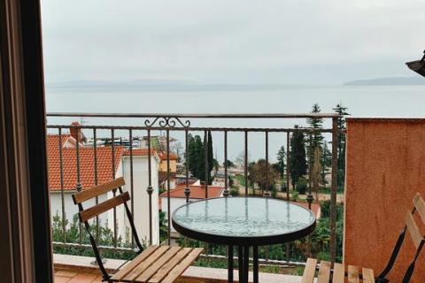 OPATIJA, Ičići - Kuća sa 4 stambene jedinice, pogledom na more i parkingom