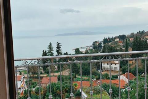 OPATIJA, Ičići - Kuća sa 4 stambene jedinice, pogledom na more i parkingom