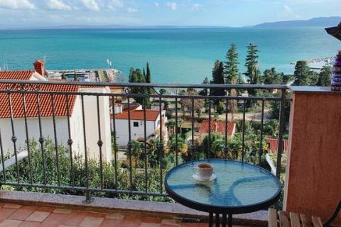 OPATIJA, Ičići - Kuća sa 4 stambene jedinice, pogledom na more i parkingom