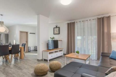 Istra, okolica Poreča, šarmantno istarsko imanje sa vilom i kućom na 9000m2