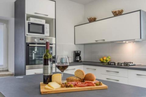 Istra, okolica Poreča, šarmantno istarsko imanje sa vilom i kućom na 9000m2