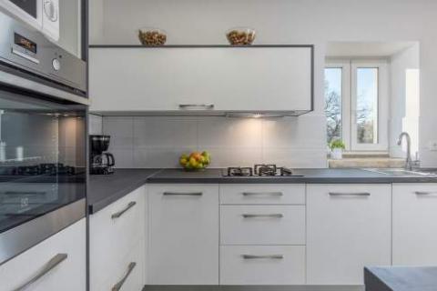 Istra, okolica Poreča, šarmantno istarsko imanje sa vilom i kućom na 9000m2