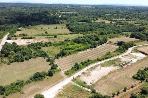 Земельный участок строительного назначения Svetvinčenat, 12.400m2
