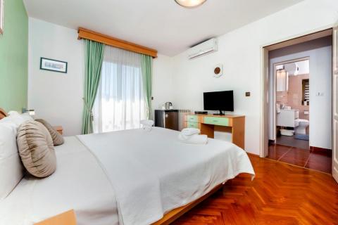 ISTRA, ROVINJ - KUĆA SA BAZENOM U BLIZINI PLAŽE I CENTRA - 600 m2