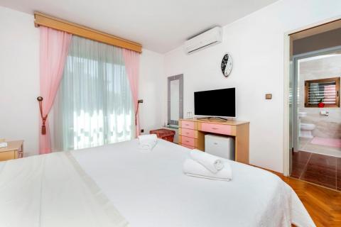 ISTRA, ROVINJ - KUĆA SA BAZENOM U BLIZINI PLAŽE I CENTRA - 600 m2