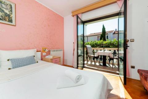 ISTRA, ROVINJ - KUĆA SA BAZENOM U BLIZINI PLAŽE I CENTRA - 600 m2