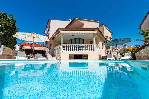 ISTRA, ROVINJ - KUĆA SA BAZENOM U BLIZINI PLAŽE I CENTRA - 600 m2